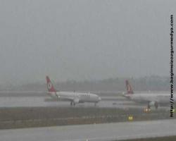 Atatürk Havalimanında uçuşlar durdu fakat uçuşlar normale döndü...