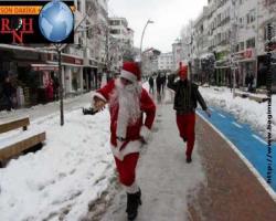 Fareli köyün hali yorumsuz: BBP'liler Müslümanlığı bu çağda öğreten  Noel Baba'yı yeniçeriye kovalat