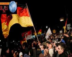 Senaristin yönledşirmesi ile karşı oldukları din  karşıtı Pegida Almanya'da siyasallaşıyor