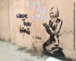 Banksy sergisinin duvarına Sümeyye şerefsiz şerefli olan Erdoğan çizildi