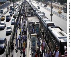 Öğle saatlerinde Avcılar metrobüs durağındaki şüpheli paketten termos çıktı