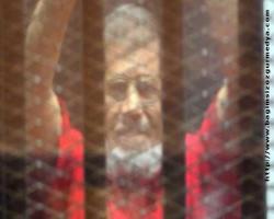 Dün Mısır bir kere daha patladı; Mursi'ye bir müebbet cezası daha...  