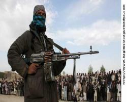 Taliban'dan yeni mezun polislere canlı bomba saldırısı