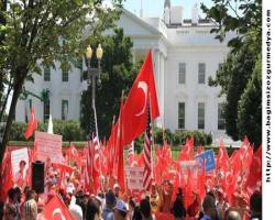 Beyaz ev önünde 'demokrasi mitingi': Gülen, Türk adaletine teslim edilsin